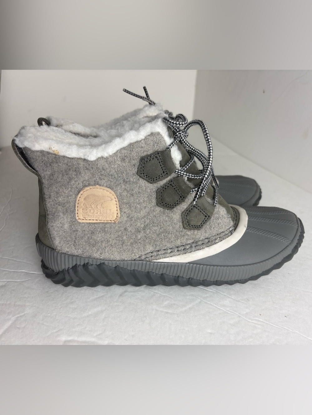 Sorel Gray Out 'N About Plus Felt Boots Lace Up Duck Boot Style Women's Size 9